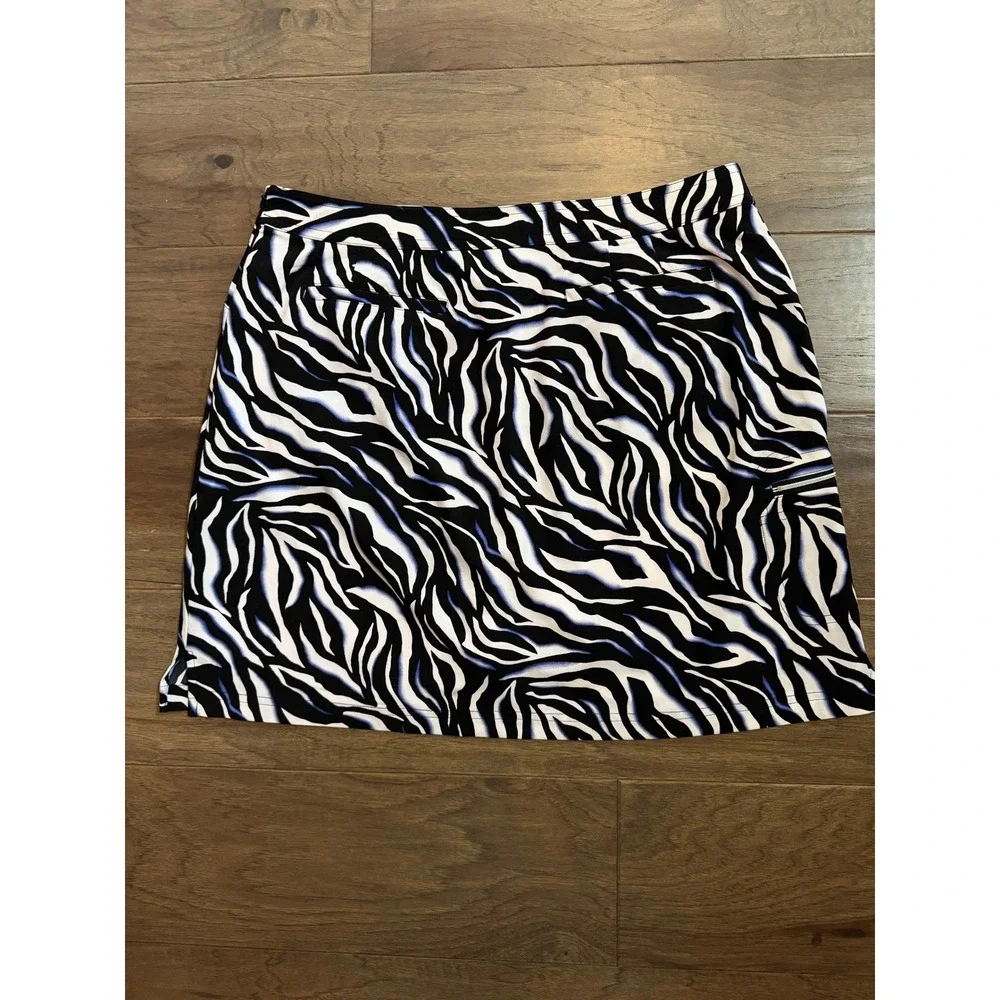 Zenergy Golf by Chicos Zebra Print Skort Black White Blue Active Skirt Size 2 - Picture 5 of 6